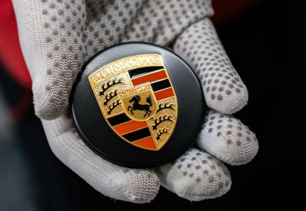 le logo Porsche, Stuttgart - Zuffenhausen, mars 2025 