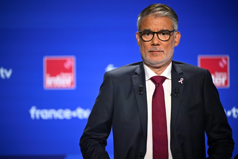 Le Premier secrétaire du PS Olivier Faure participe à un débat sur France 2 et France Inter dans le cadre de la primaire de la gauche, le 1er octobre 2026 à Paris
