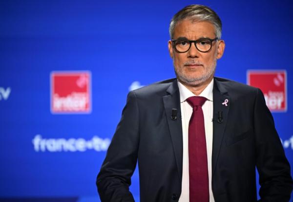 Le Premier secrétaire du PS Olivier Faure participe à un débat sur France 2 et France Inter dans le cadre de la primaire de la gauche, le 1er octobre 2026 à Paris