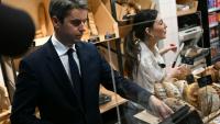 Gabriel Attal, secrétaire général de Renaissance, visite une boulangerie à Vanves, près de Paris, à l'occasion de la Journée internationale des travailleurs, le 1er mai 2026  