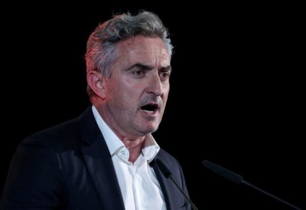 Le sénateur français d'extrême droite, Stéphane Ravier, s'exprime lors d'une réunion du parti "Reconquête!" à Palavas-les-Flots, dans l'Hérault, le 6 avril 2024