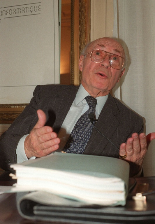 Henri Caillavet lors d'une conférence de presse à Paris, le 26 février 1992