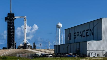 Le groupe aérospatial SpaceX a dégagé, pour la première fois, des bénéfices, au troisième trimestre, en grande partie grâce à sa diversification dans les centres de données ("cloud")