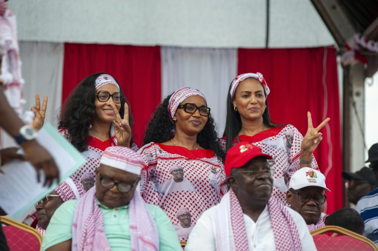 Des soutiens du président sortant et candidat Umaro Sissoco Embalo à un rassemblement politique à Bissau, le 11 novembre 2025