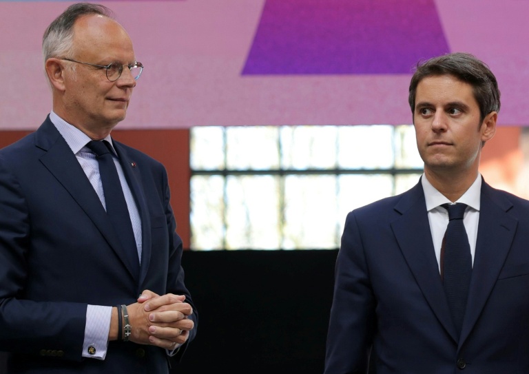 Gabriel Attal (D) et Édouard Philippe, le 6 avril 2025 à Saint-Denis