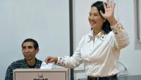 La candidate à la présidence du Pérou Keiko Fujimori, vote dans un bureau de vote lors du second tour de l'élection présidentielle à Lima, le 7 juin 2026