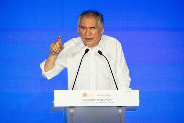 L'ancien Premier ministre François Bayrou s'exprime en clôture de l'Université de  rentrée du MoDem à L'Isle-sur-la-Sorgue, dans le Vaucluse, le 20 septembre 2026