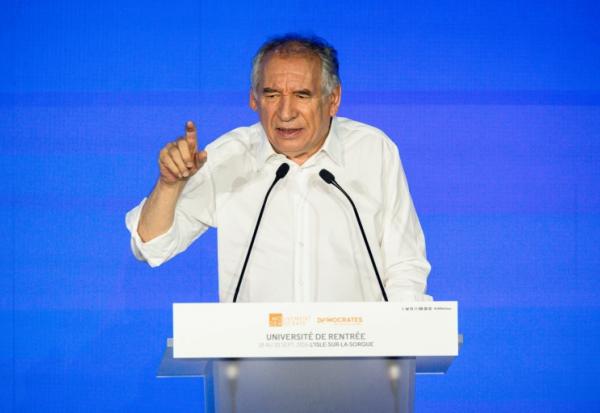 L'ancien Premier ministre François Bayrou s'exprime en clôture de l'Université de  rentrée du MoDem à L'Isle-sur-la-Sorgue, dans le Vaucluse, le 20 septembre 2026