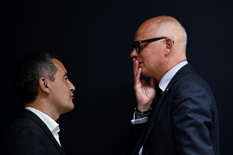 Gérald Darmanin, alors ministre de  l'Intérieur, et Edouard Philippe le 30 avril 2024 à Paris