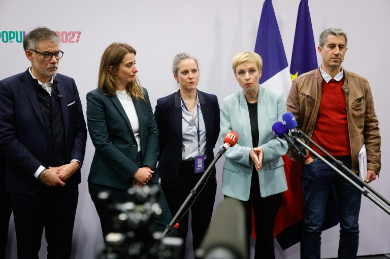 Olivier Faure, Marine Tondelier, Lucie Castets, Clémentine Autain et François Ruffin lors d'une conférence de presse le 15 novembre 2025 à Trappes, dans les Yvelines