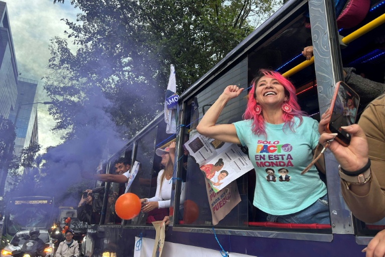 Des partisans du candidat de gauche à l'élection présidentielle colombienne Ivan Cepeda, le 29 mai 2026 à Bogota