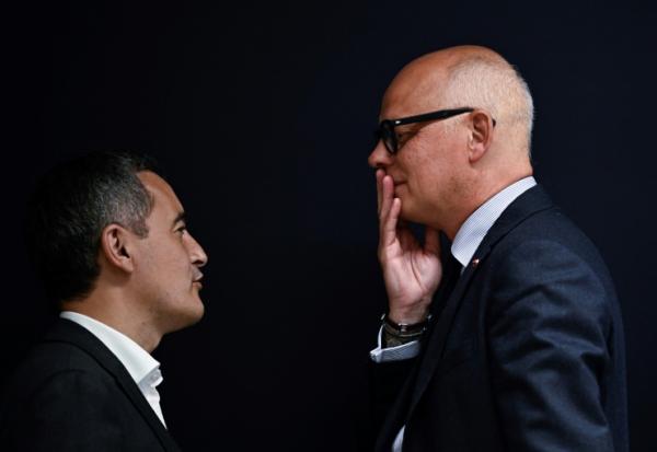 Gérald Darmanin, alors ministre de  l'Intérieur, et Edouard Philippe le 30 avril 2024 à Paris