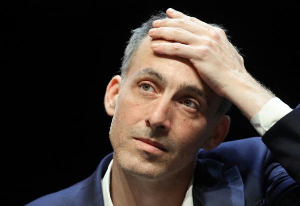 Raphaël Glucksmann participe à un débat à Montrouge, au sud de Paris, le 22 juin 2026