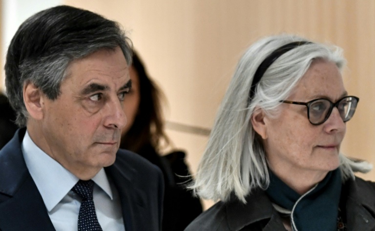 L'ancien Premier ministre François Fillon et son épouse Penelope Fillon au palais de justice de Paris, le 27 février 2020