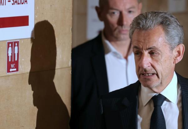 L'ancien président Nicolas Sarkozy arrive au palais de justice de Paris, le 7 avril 2026, pour son procès en appel dans l'affaire d'un financement libyen présumé de sa campagne présidentielle de 2007