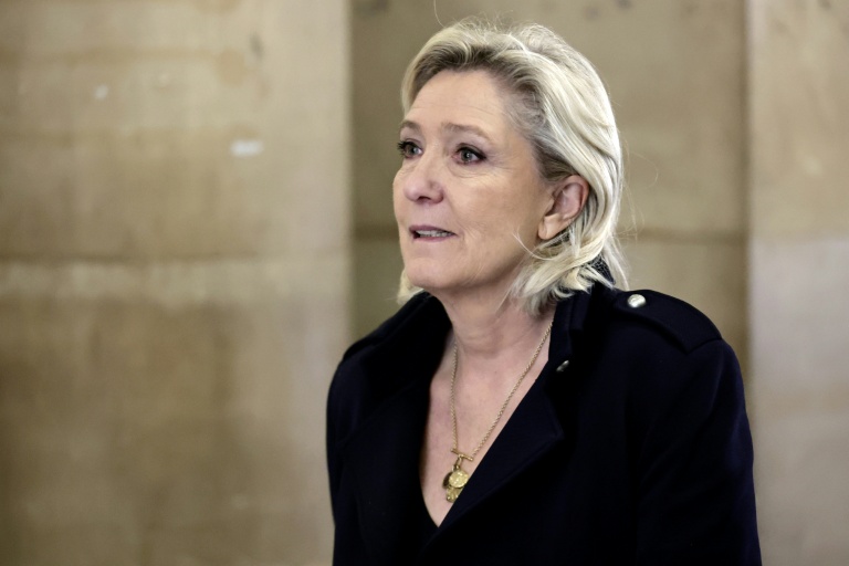 Marine Le Pen, présidente du groupe parlementaire du Rassemblement National, arrive au palais de justice de Paris, le 21 janvier 2026