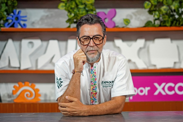 Le chef espagnol Quique Dacosta pose dans le complexe Xcaret, à Playa del Carmen, au Mexique, le 20 septembre 2026