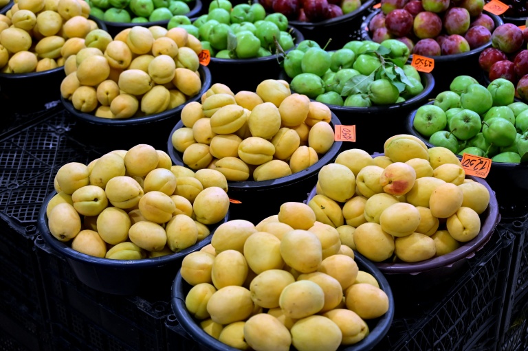 Des abricots en vente à Erevan, le 4 juillet 2026 en Arménie