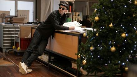 L'artiste JR dans son atelier parisien, le 26 novembre 2025