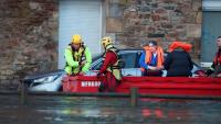 Des habitants évacués de leur domicile à Quimperlé (Finistère) en raison des inondations, le 22 janvier 2026
