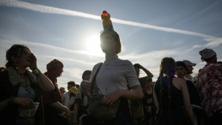 Des participants à une rave party illégale à Montvalent, dans le Lot, le 9 mai 2025