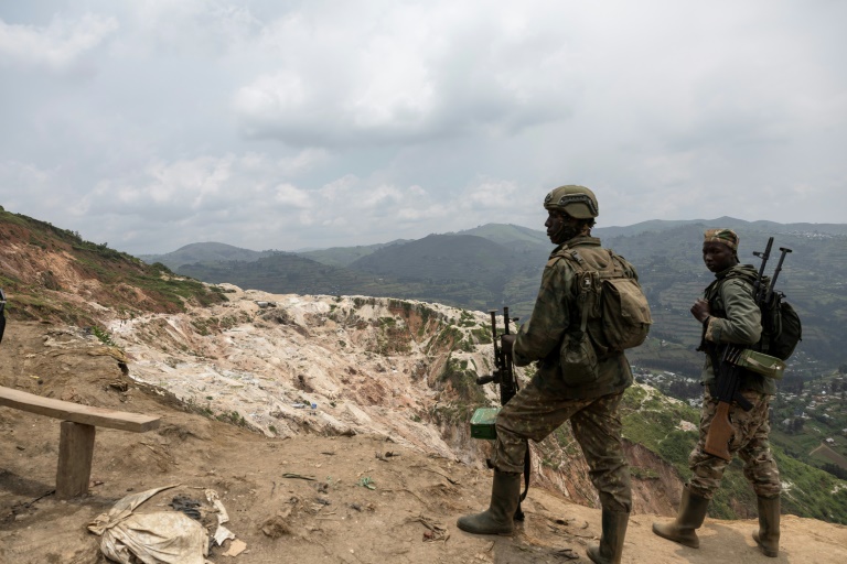 Des soldats du M23 près des mines de Rubaya, le 5 mars 2025 en RDC