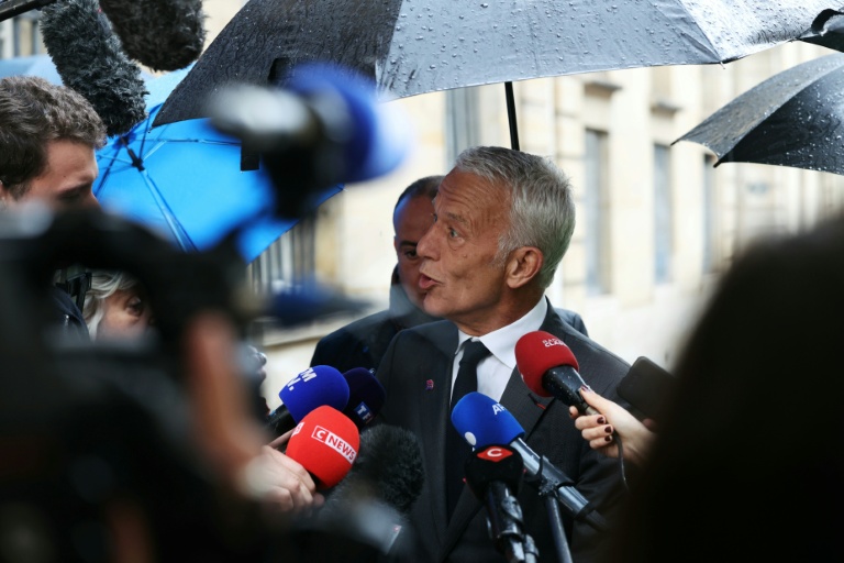 Le président du Medef Patrick Martin répond aux journalistes à Paris, le 24 septembre 2025