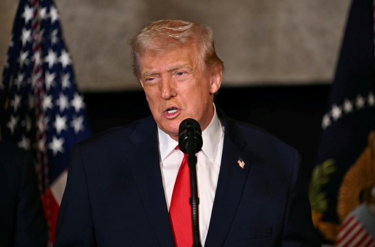 Le président américain Donald Trump lors d'un discours dans sa résidence de Mar-a-lago, à Palm Beach, le 22 décembre 2025 en Floride