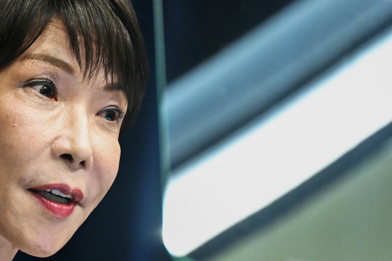 La Première ministre japonaise, Sanae Takaichi lors d'une conférence de presse à l'issue d'un remaniement ministériel, au siège du gouvernement à Tokyo, le 17 septembre 2026