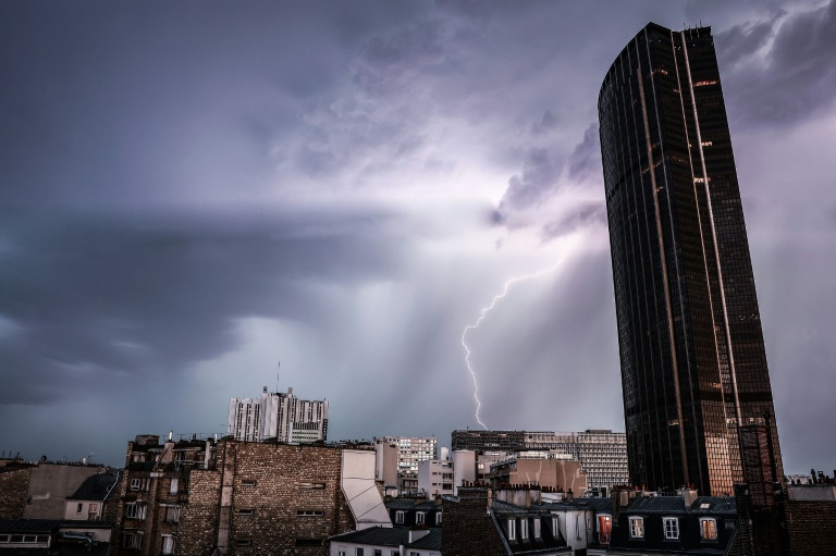 La tour Montparnasse à Paris, le 25 juin 2025 