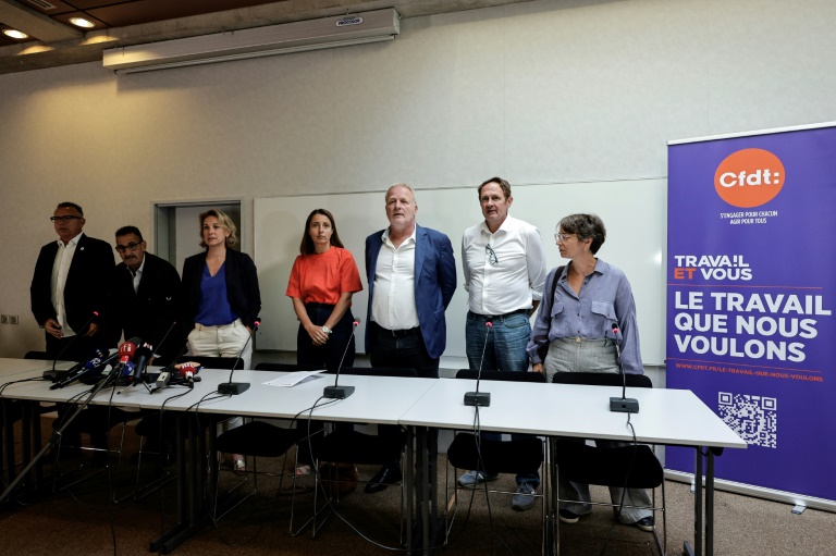 Cyril Chabanier (CFTC), Frederic Souillot (FO), Marylise Léon (CFDT), Sophie Binet (CGT), François Hommeril (CFE-CGC) et Laurent Escure (Unsa) avant la conférence de presse du 29 août 2025, à Paris