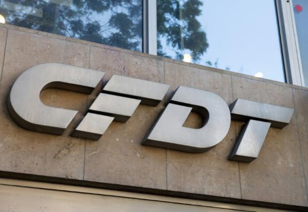 L'ensemble des huit confédérations syndicales françaises se réunissent au siège de la CFDT à Paris pour lancer une mobilisation unitaire contre le projet de budget du gouvernement en suspens de François Bayrou