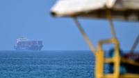 Un porte-conteneurs au large de l'émirat de Sharjahn dans le golfe d'Oman, le 28 juin 2026