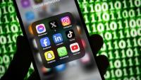 Le public au niveau mondial s'informe désormais davantage sur Facebook, YouTube ou TikTok que via les médias traditionnels