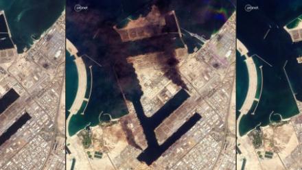 Cette combinaison d'images prises par satellite fournies par Planet Labs PBC en 2026 montre une vue du port de Jebel Ali à Dubaï, les (de G à D) 26 février 2026, 1er mars, avec des panaches de fumée s'élevant après une attaque de projectiles iraniens, et 2 mars