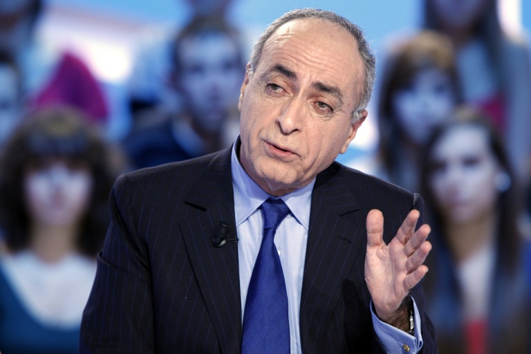 Le Franco-Libanais Ziad Takieddine, ancien intermédiaire des ventes de sous-marins au Pakistan, participe à l'émission « Le grand journal » sur un plateau de Canal+, le 17 novembre 2011 à Paris