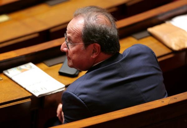 François Hollande, redevenu député PS, à l'Assemblée nationale à Paris le 25 juin 2025