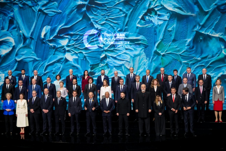 Les participants au 8ème sommet de la Communauté politique européenne posent le 4 mai 2026 à Erevan