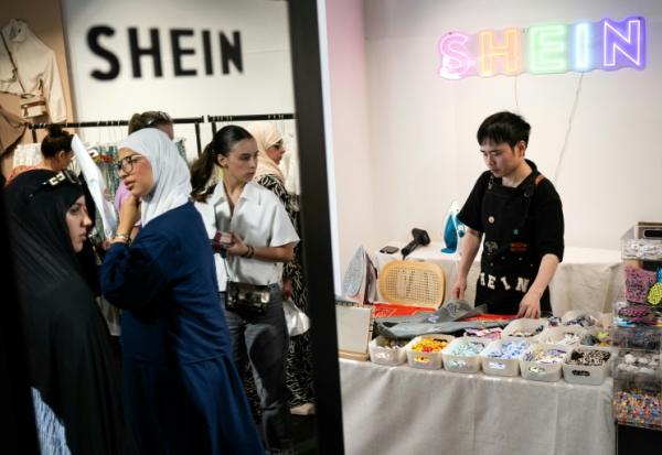 Dans une boutique éphémère de Shein à Dijon, le 26 juin 2025