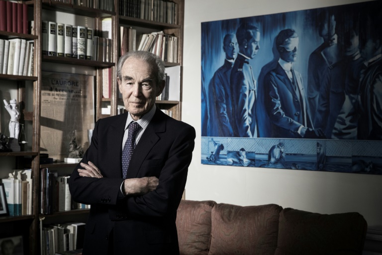 L'ancien ministre de la Justice Robert Badinter dans son bureau à Paris, le 19 avril 2018