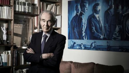L'ancien ministre de la Justice Robert Badinter dans son bureau à Paris, le 19 avril 2018