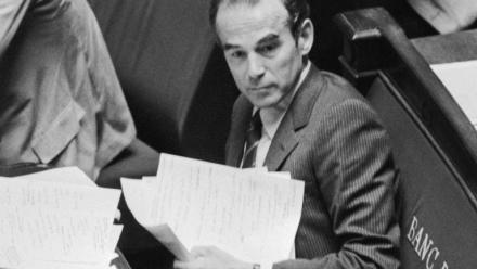Le ministre de la Justice Robert Badinter à l'Assemblée nationale, lors de l'examen du projet de loi sur l'abolition de la peine de mort, le 17 septembre 1981 à Paris