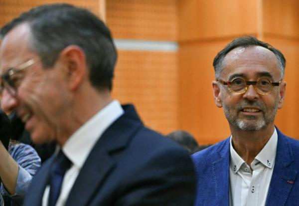 Le maire de Béziers, Robert Ménard (à droite) et Bruno Retailleau (à gauche), candidat des Républicains (LR) à l’élection présidentielle au tribunal de Montpellier le 30 septembre 2026
