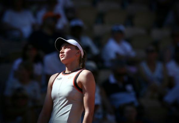 La Kazakhstanaise Elena Rybakina lors de sa défaite au 2e tour de Roland-Garros contre l'Ukrainienne  Yuliia Starodubtseva, le 27 mai 2026