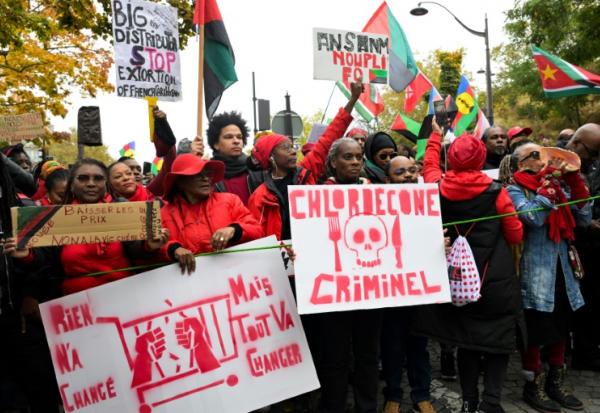 Manifestation organisée par la diaspora d'outre-mer, place Denfert-Rochereau à Paris, le 10 novembre 2024