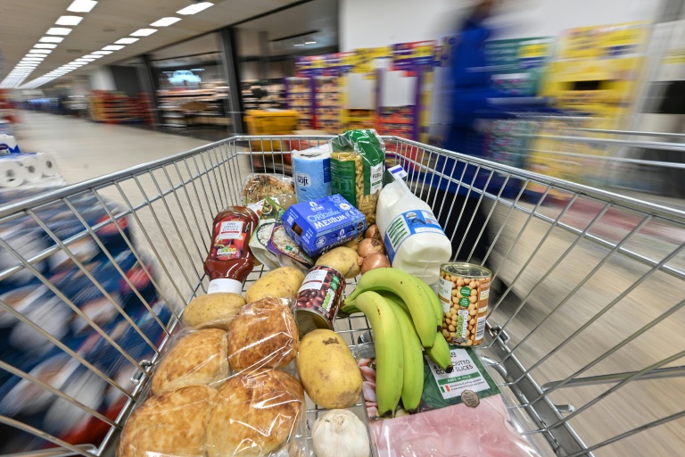 Le taux d'inflation au Royaume-Uni a reculé à 2,6% en juin, dans la foulée notamment d'une baisse des prix des carburants