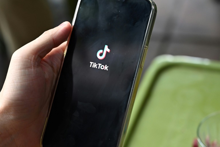 Royaume-Uni: TikTok passe sa modération à l'IA, des centaines de postes menacés