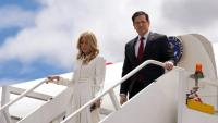 Le secrétaire d'Etat américain Marco Rubio et son épouse Jeanette Dousdebes arrivent à l'aéroport de Quito le 9 septembre 2026, en Equateur
