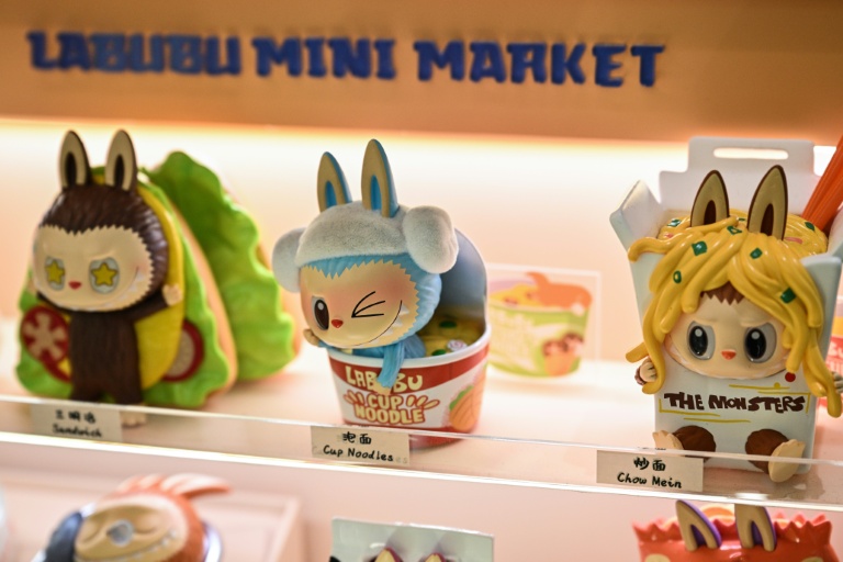 Des mini-poupées Labubu dans un magasin de Shanghai, le 29 août 2025