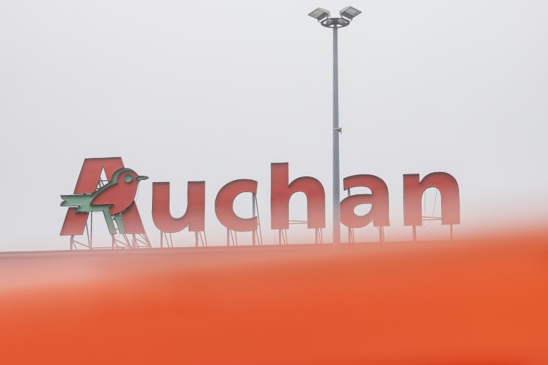 Logo Auchan le 5 novembre 2024 sur un magasin en France, à Villeneuve-d'Ascq (Nord).